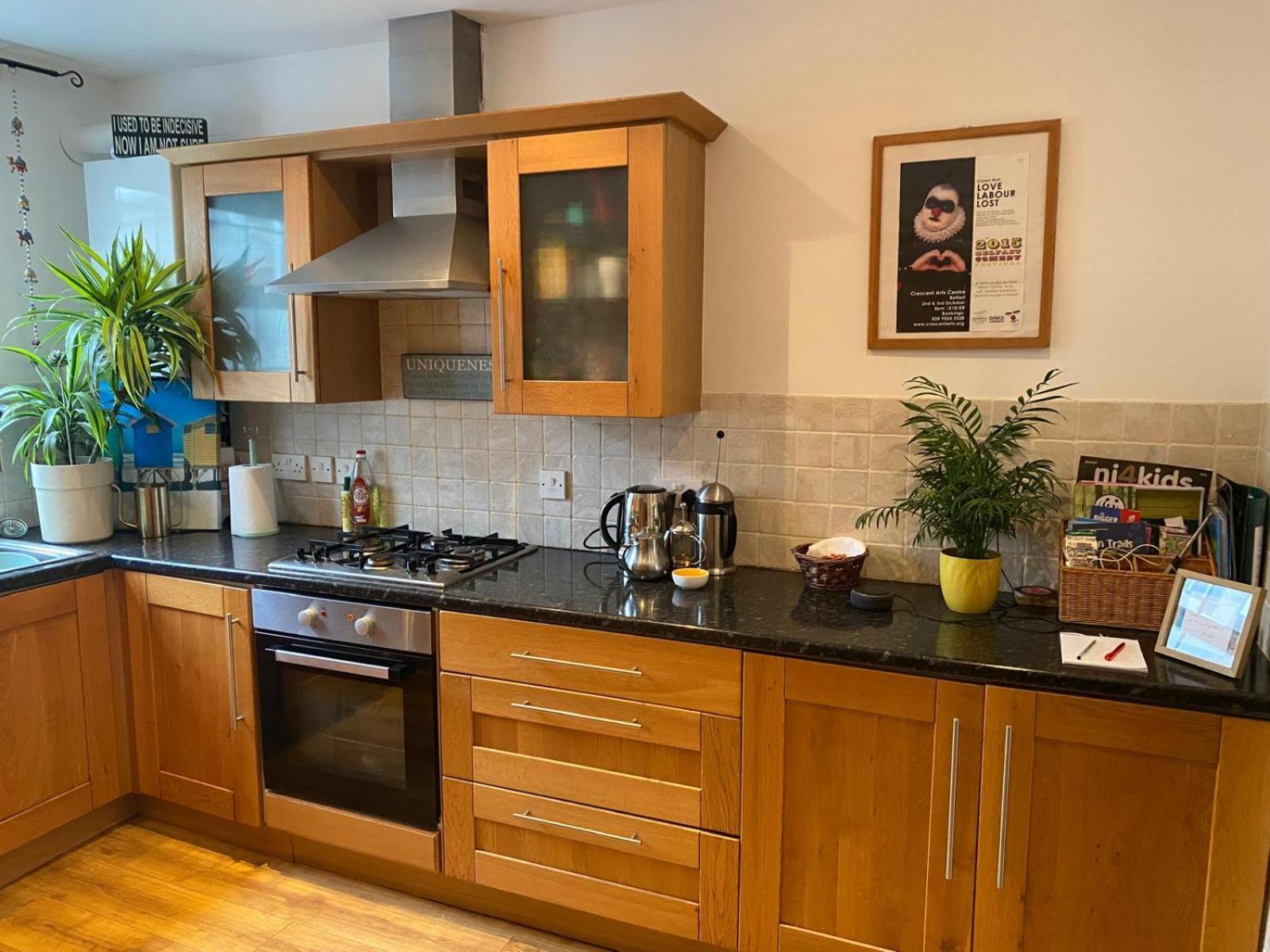 True Colours Apartment In Central Location Bangor  Buitenkant foto