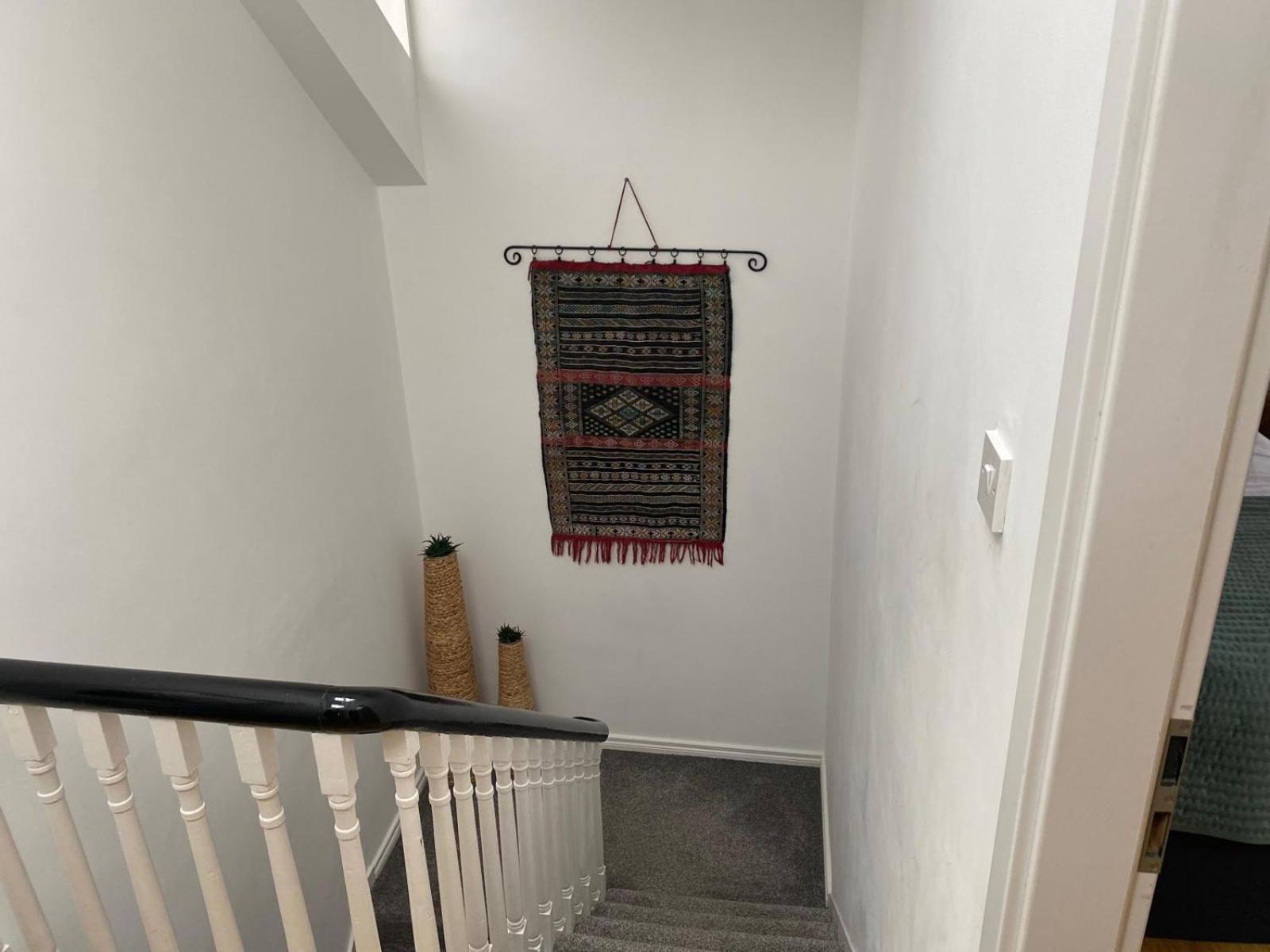 True Colours Apartment In Central Location Bangor  Buitenkant foto