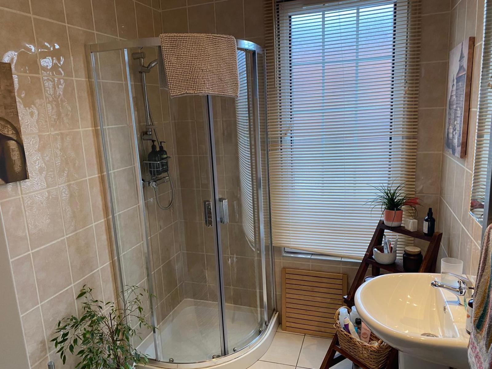 True Colours Apartment In Central Location Bangor  Buitenkant foto